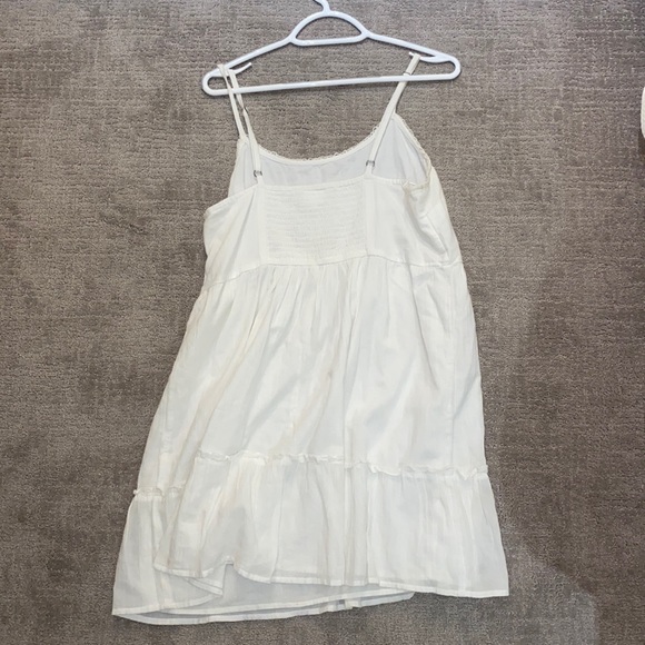 White summer dress. Worn once. Size medium. Perfect condition. - Picture 2 of 3